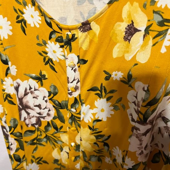 Torrid super soft Baby doll faux button flowy Size 3 X floral Blouse - Picture 3 of 5